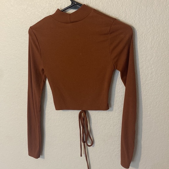 This is a mock neck type long sleeve cropped top. - Picture 4 of 4